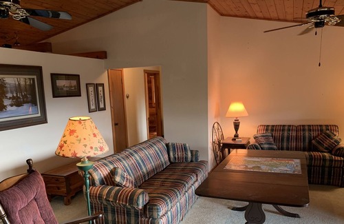 Franklin Cabin | Beautiful Log Cabin with fantastic year-round views of the Smoky Mountains!