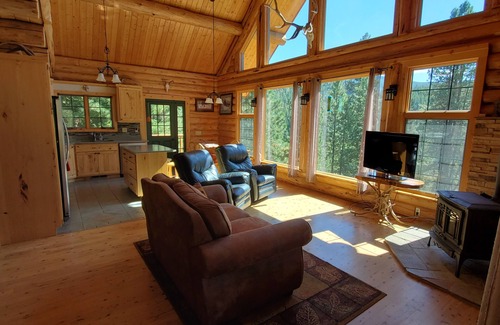 Calder House | Beautiful log home along the St. Joe River in North Idaho