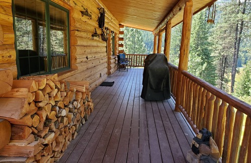 Calder House | Beautiful log home along the St. Joe River in North Idaho