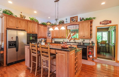 Almond House | Beautiful Log Home in the Smoky Mountains close to EVERYTHING!