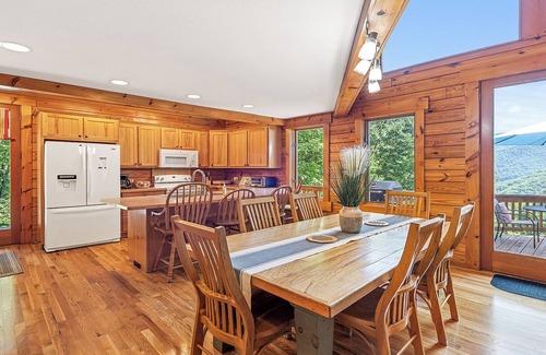 Maggie Valley Cabin | Beautiful Log Home with VIEWS! Hot Tub, Pool Table, High-Speed WIFI!