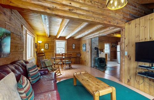 Twin Mountain House | Beautiful log home w/patio - perfect for outdoor enthusiasts, dogs OK