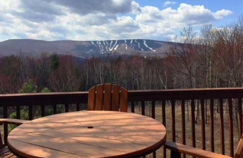 Pine Hill House | Beautiful Log Ski Cabin Belleayre Mtn Views