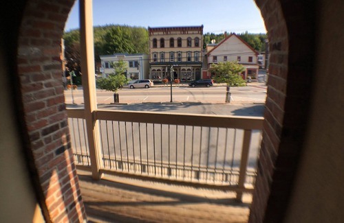 Ludlow Condo | Beautiful Ludlow Mill Condo W/Free Shuttle To Okemo