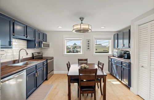 Salisbury Beach Apartment | Beautiful, luxurious 2br apartment 300' from the ocean. Setup with the works