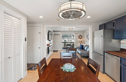 Salisbury Beach Apartment | Beautiful, luxurious 2br apartment 300' from the ocean. Setup with the works