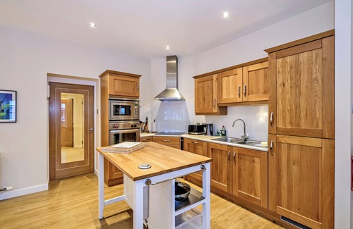 Ballater Apartment | Beautiful Luxury Apartment minutes from Balmoral Castle - home of Royal Familyn