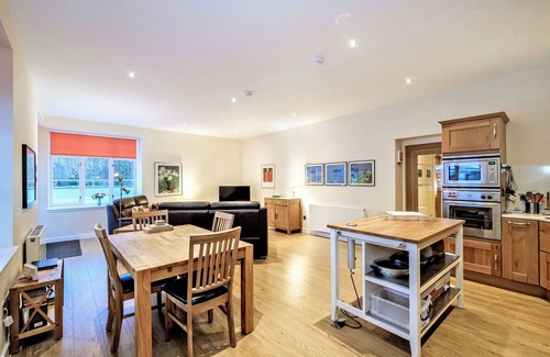Ballater Apartment | Beautiful Luxury Apartment minutes from Balmoral Castle - home of Royal Familyn