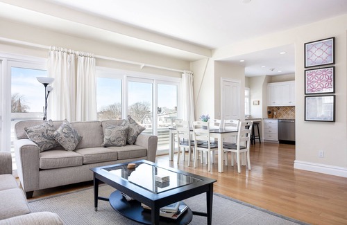 Historic Hill House | Beautiful Luxury Condo steps from historic Bellevue Ave.