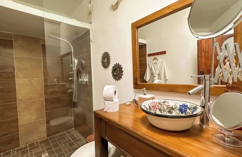 Valledupar House | Beautiful Luxury King Bed Room in Valledupar Boutique Hotel