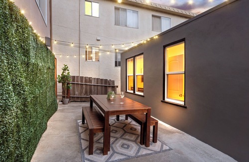 Downtown House | Beautiful Modern Newly Renovated 3BD 2 BA SF Home