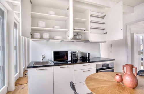 Basel City Centre Apartment | Beautiful Matthäus 2.5 Room w/Storage, nr Market, by Blueground