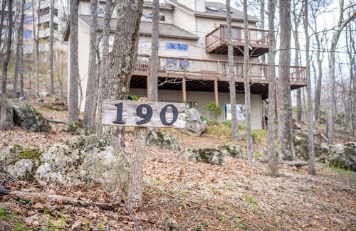 Chestnut Springs House | Beautiful Mountain House Close to the Slopes