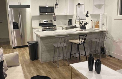 Los Angeles House | Beautiful Modern 3-bedroom house in phenomenal Los Angeles - Hyde Park with AC