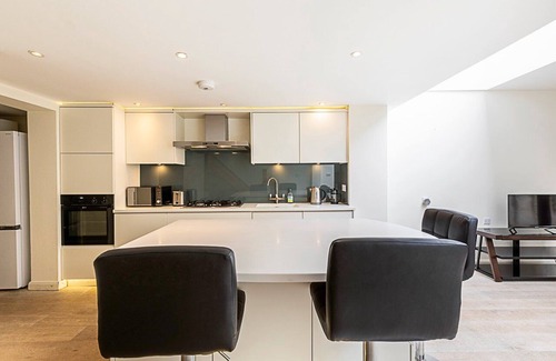 St. Pancras and Somers Town House | Beautiful modern 4BR house in Central London.