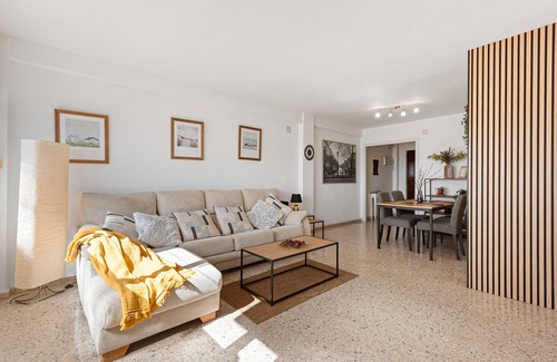 Cruz de Humilladero Apartment | 'Beautiful Modern Apartment' with Wi-Fi and Air Conditioning