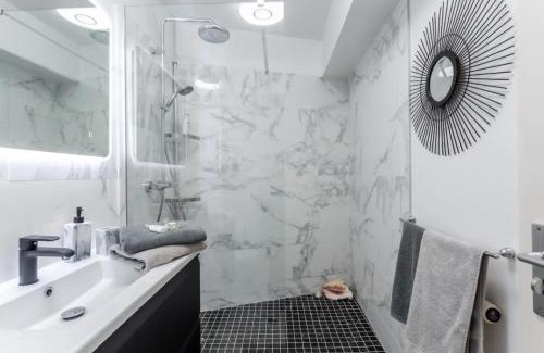 Levallois-Perret Apartment | Beautiful modern fully furnished studio