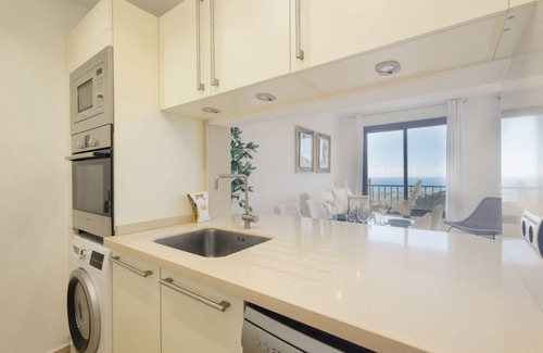 Marbella Apartment | Beautiful modern holiday apartment with amazing sea views with spa and gym