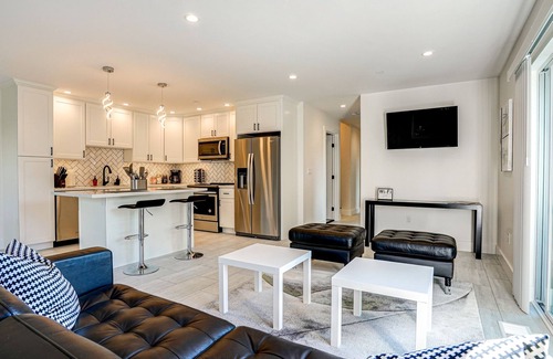 Santa Rosa House | Beautiful modern home near Sonoma, Calistoga & wineries