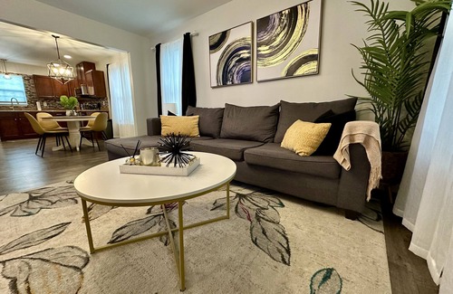 Southeast Raleigh House | Beautiful Modern House 5 minutes To Downtown Raleigh