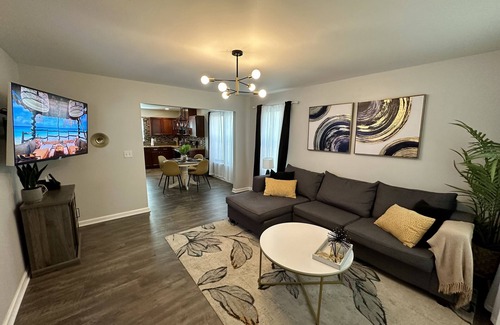 Southeast Raleigh House | Beautiful Modern House 5 minutes To Downtown Raleigh