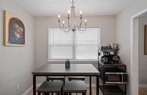 Katy House | Beautiful Modern Rustic 3BR Near I-10 , Typhoon TX Water Park & Memorial Herman