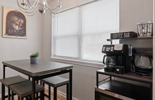 Katy House | Beautiful Modern Rustic 3BR Near I-10 , Typhoon TX Water Park & Memorial Herman