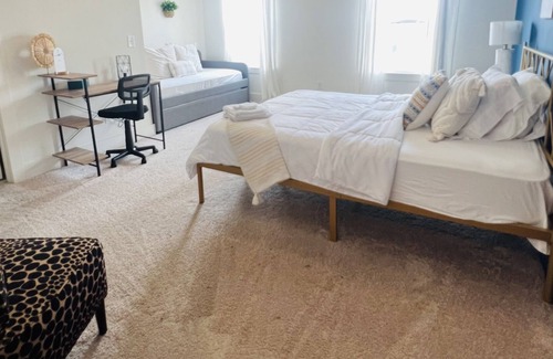Auburn House | Beautiful Modern Townhouse in Auburn GA