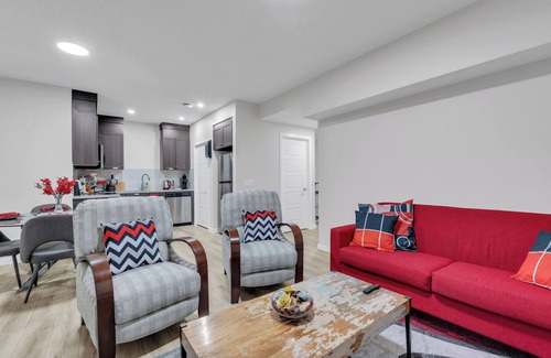 Southeast Calgary Apartment | Beautiful Modern Unique Suite