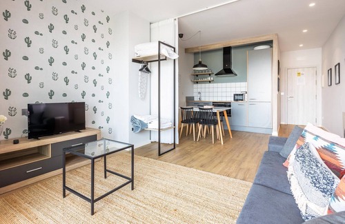 Fazouro Apartment | Beautiful, modern vacation apartment directly by the sea!