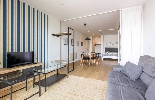 Fazouro Apartment | Beautiful, modern vacation apartment directly by the sea!