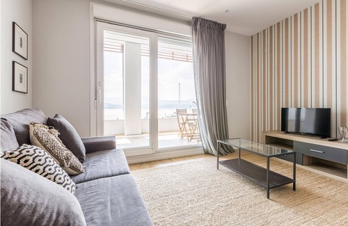Fazouro Apartment | Beautiful, modern vacation apartment directly by the sea!
