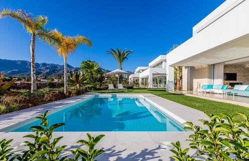 Marbella Villa | Beautiful modern Villa with Amazing views , close to the beach
