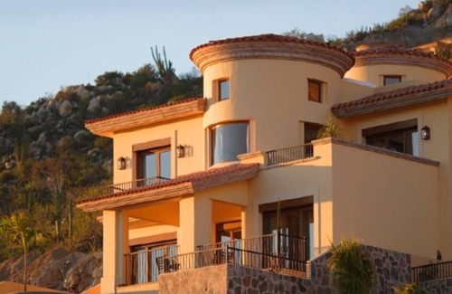 Paraiso Escondido Villa | Beautiful Montecristo Villa - 3br/3.5 ba Sleeps 10
