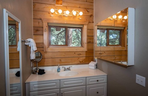 Loma Linda Cabin | Beautiful Mountain Views! Ping Pong! National Forest Access! 30 mins to Ski