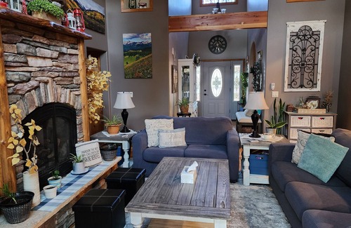 Florissant House | Beautiful Mountain home/Cabin with hottub, minutes from amenities
