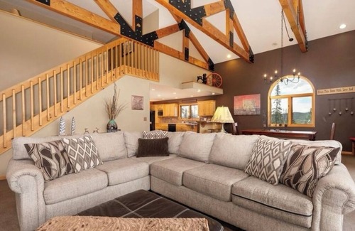 Homestead Hills House | Beautiful Mountain Home Close to Everything.