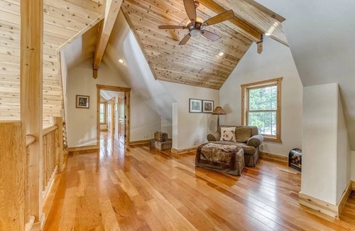 Whitehawk House | Beautiful mountain log home located near world famous hiking, skiing and golfing