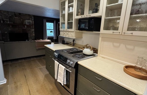 Cullowhee House | Beautiful Mountain Retreat. Get Off The Grid In Luxury!