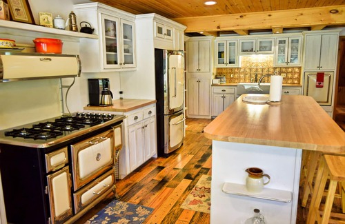 Butler Cabin | Beautiful Mountain Top Private Log Cabin Lake And Mountain Views Pet Friendly