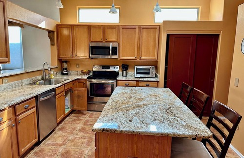 Canoa Ranch House | Beautiful Mountain Views with New Furniture in The Springs