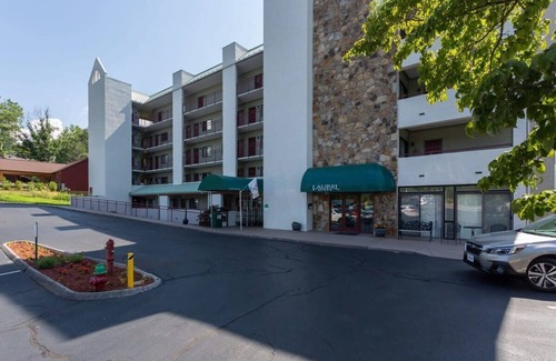 Gatlinburg Condo | Beautiful Mountain Views/Walk 2 DwTn Gatlinburg