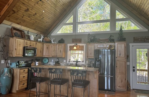 Swannanoa House | Beautiful Mountain Views with 2 Master Suites on 5 Acres