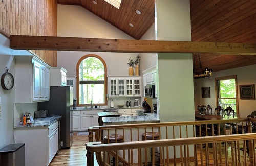 Landrum House | Beautiful Mountain View with Large Saltwater Pool