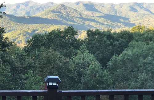Hiawassee Cabin | Beautiful Mtn View, Screen Porch, King Master, 2 miles to town