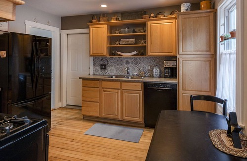 Munjoy Hill Apartment | Beautiful Munjoy Hill Private Oasis