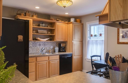 Munjoy Hill Apartment | Beautiful Munjoy Hill Private Oasis