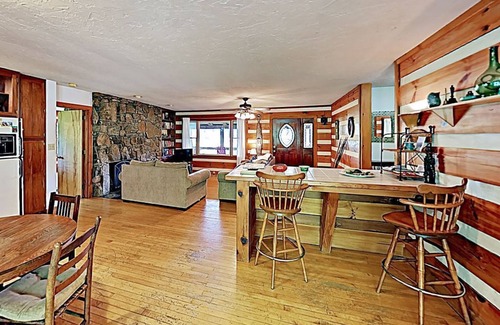 Leicester House | Beautiful Mystic Valley Cabin on 15 Acres w/Lush Views!