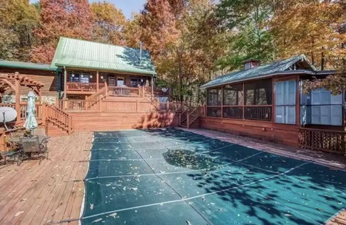Jasper Cabin | Beautiful N. GA cabin with a pool, trails and waterfalls (Pet-friendly)