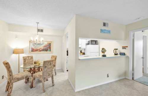 Naples Condo | Beautiful Naples Condo 2/2, 55+ community!